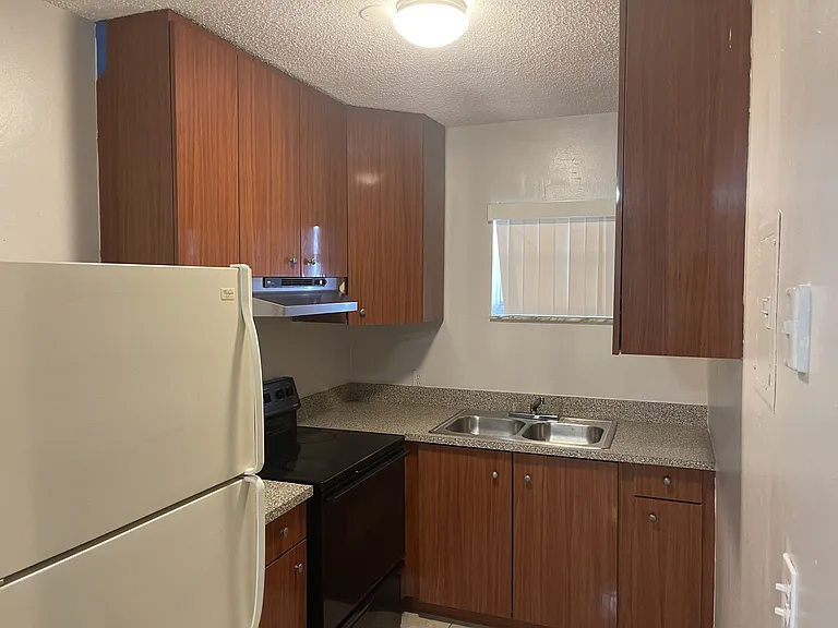 716 SW 16th Ave #2 — Photo 19