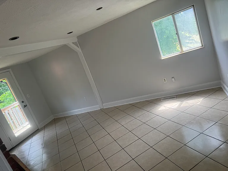 700 Elita Ln — Photo 8