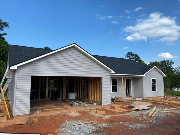 183 Russell Woods Dr, Mount Airy, GA 30563