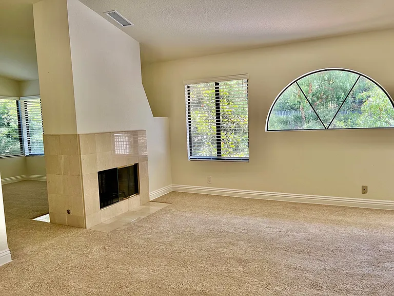 25682 Nottingham Ct — Photo 4