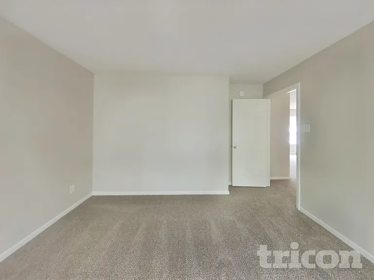 678 Runnymede Ct — Photo 6