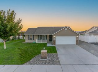 6204 Woodbine Dr, Pasco, WA 99301