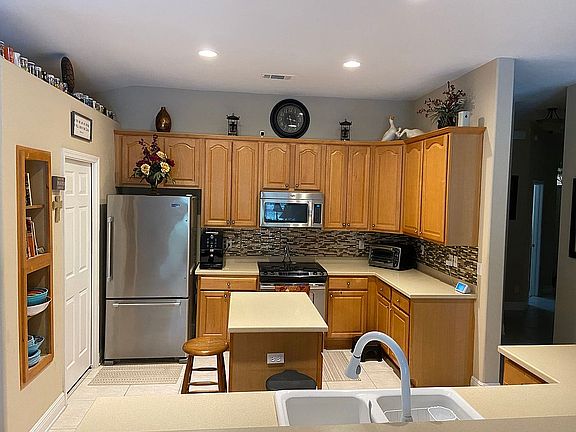 Spacious Kitchen 
