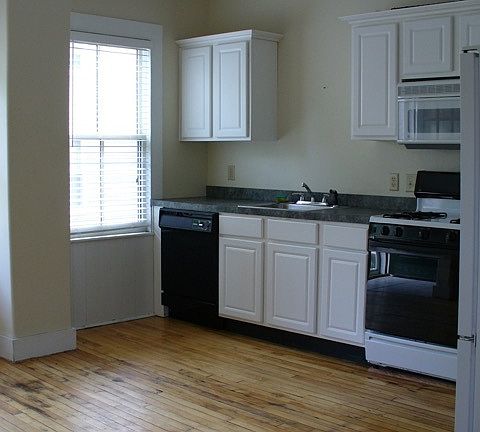 Kitchen with lots of amenities
