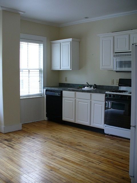 Kitchen with lots of amenities