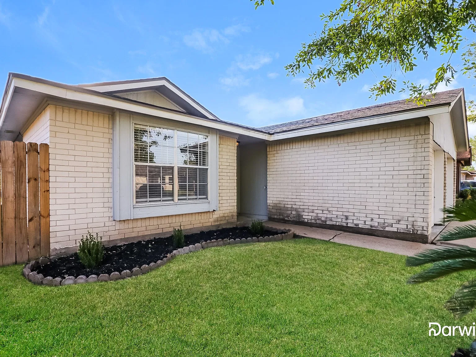 3 bed, 2.0 bath, 1388 sqft, $1,625 — Photo 2
