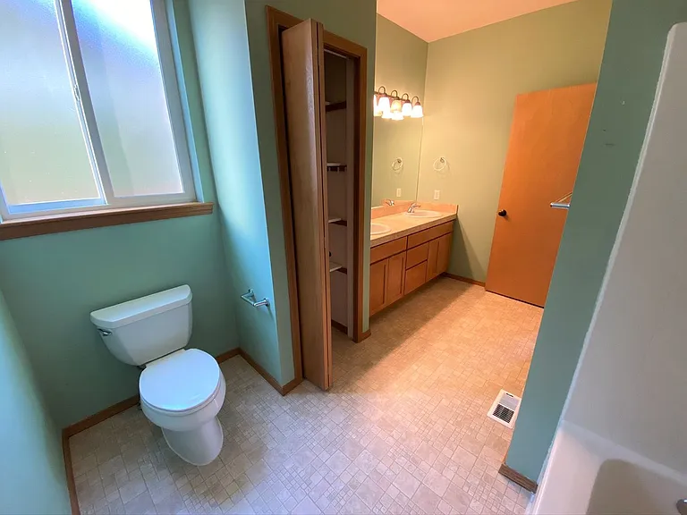 2405 N Lilac Way — Photo 31