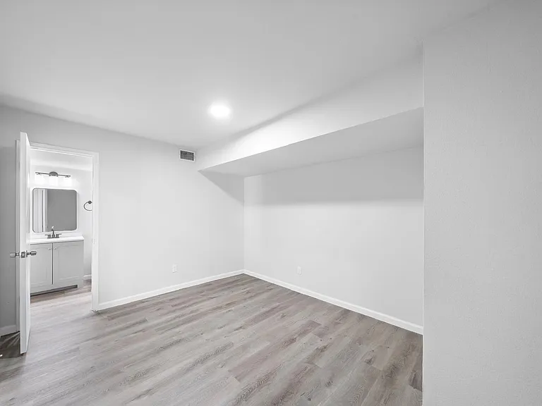 353 N Post Oak Ln #729 — Photo 15