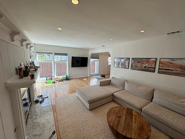 5356 Yolanda Ave — Photo 9