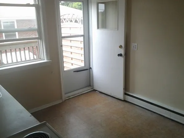 121 Cambridge Ave #1A, Kitchener, ON N2B 1N8