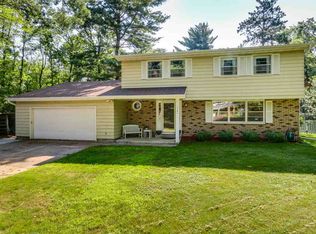 1521 Pine Oaks Ct, Stevens Point, WI 54482