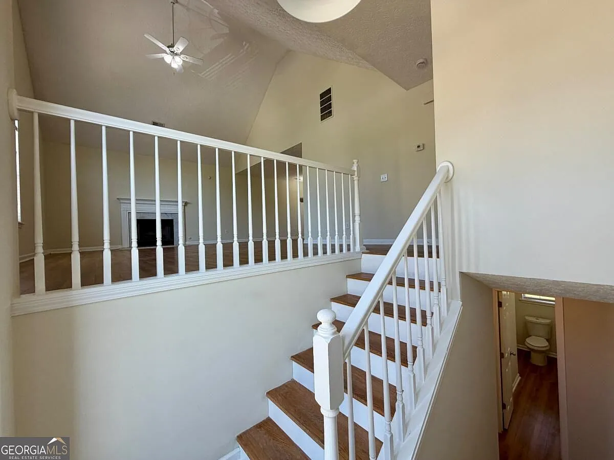 3 bed, 2.5 bath, 1568 sqft, $1,875 — Photo 4