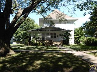 811 Iowa Ave, Holton, KS 66436