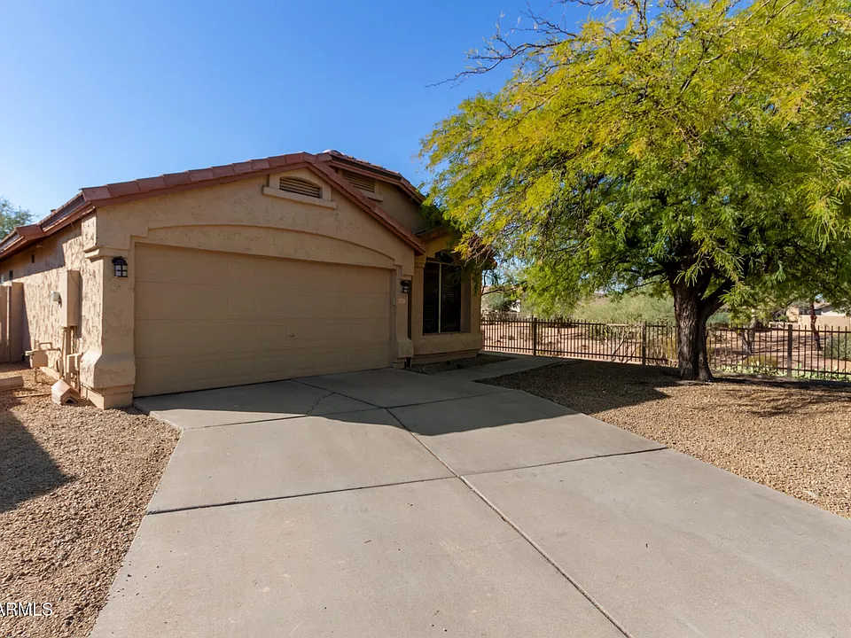 4607 E Abraham Ln