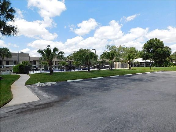 2nd image of 32 Plantation Dr APT 106