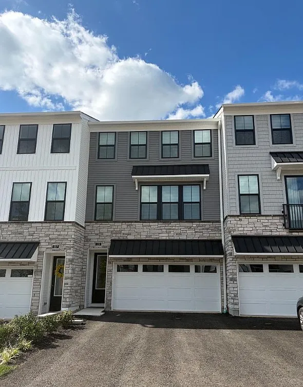 3 bed, 2212 sqft, $3,800 — Photo 1
