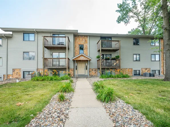 9547 University Ave APT 23, Clive, IA 50325