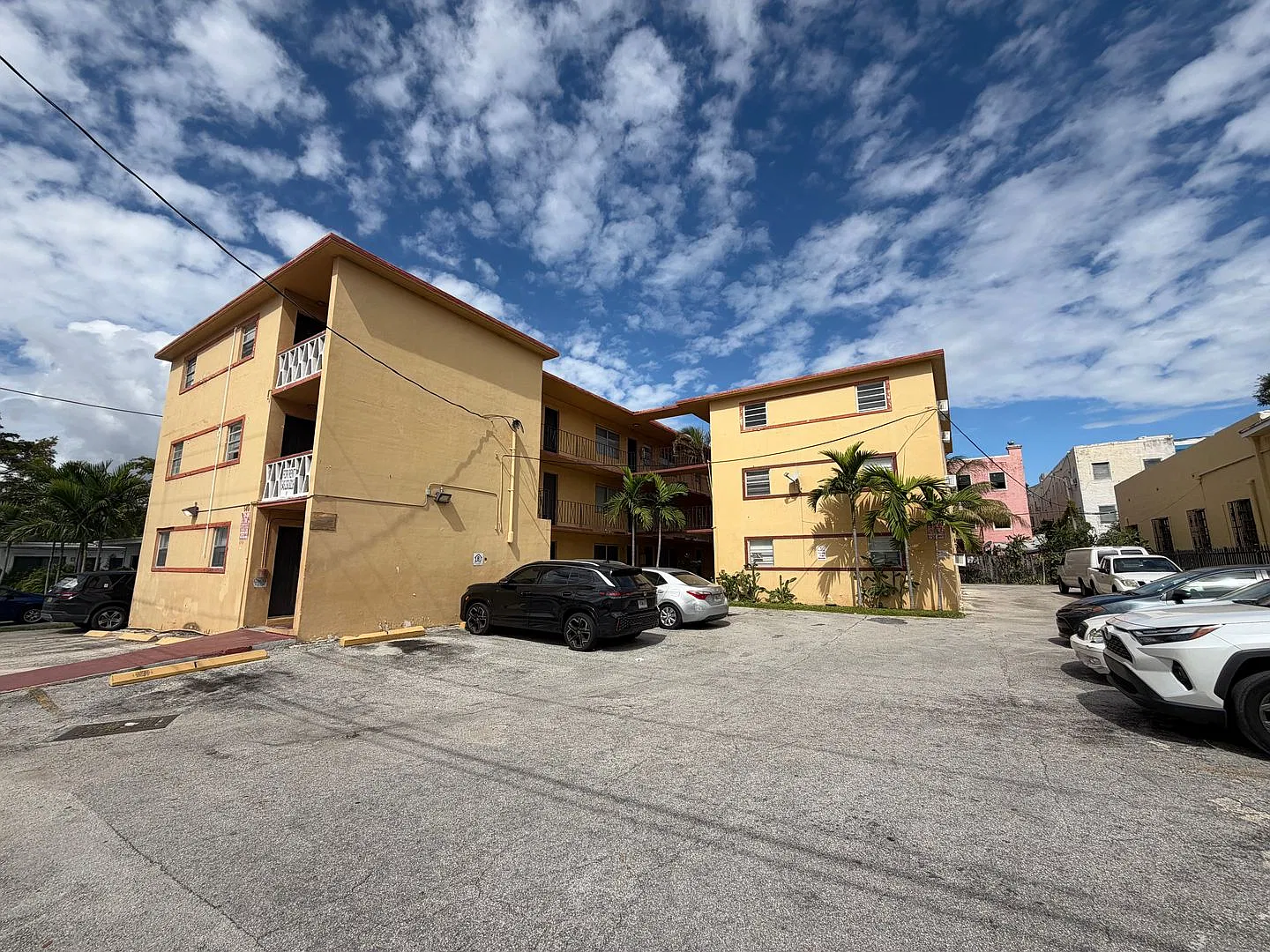 2-bedroom, 1-bath apartment — Photo 1