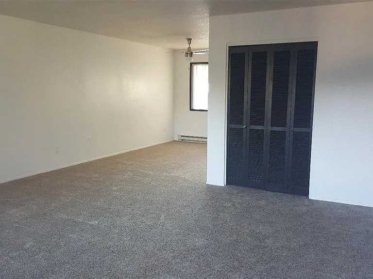 Ashley Court Apartments — Photo 10
