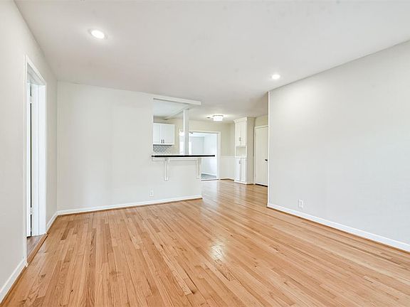 5th image of 4114 Marlborough Dr