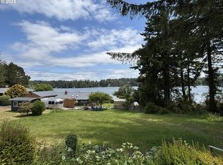 4922 Lake Shore Dr, Florence, OR