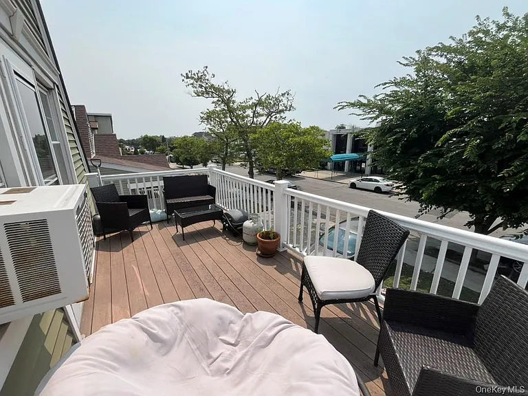 551 W Walnut St #UPPER — Photo 8