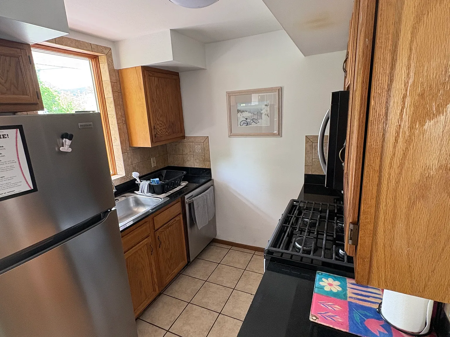 4 bed, 1250 sqft, $2,100 — Photo 2