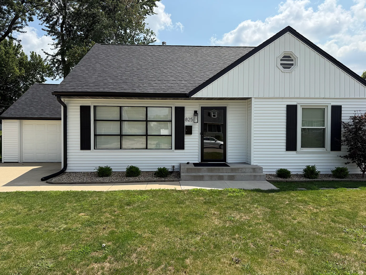 3 bed, 2433 sqft, $3,000 — Photo 1