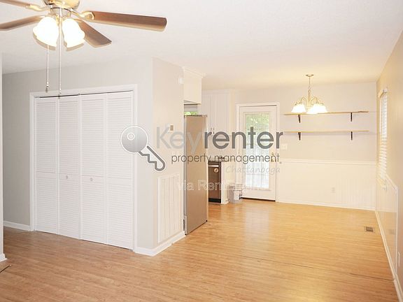 3rd image of 1024 Garnett Ave