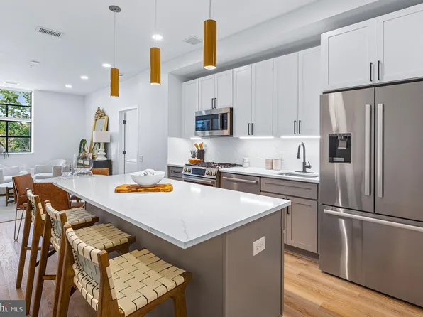 1229 King St #302, Alexandria, VA 22314