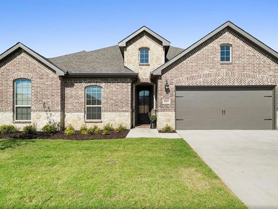1st image of 809 Uplands Dr
