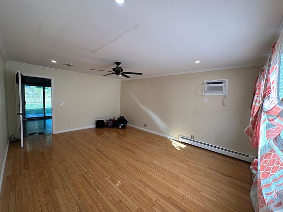 4th image of 302 Avenue A
