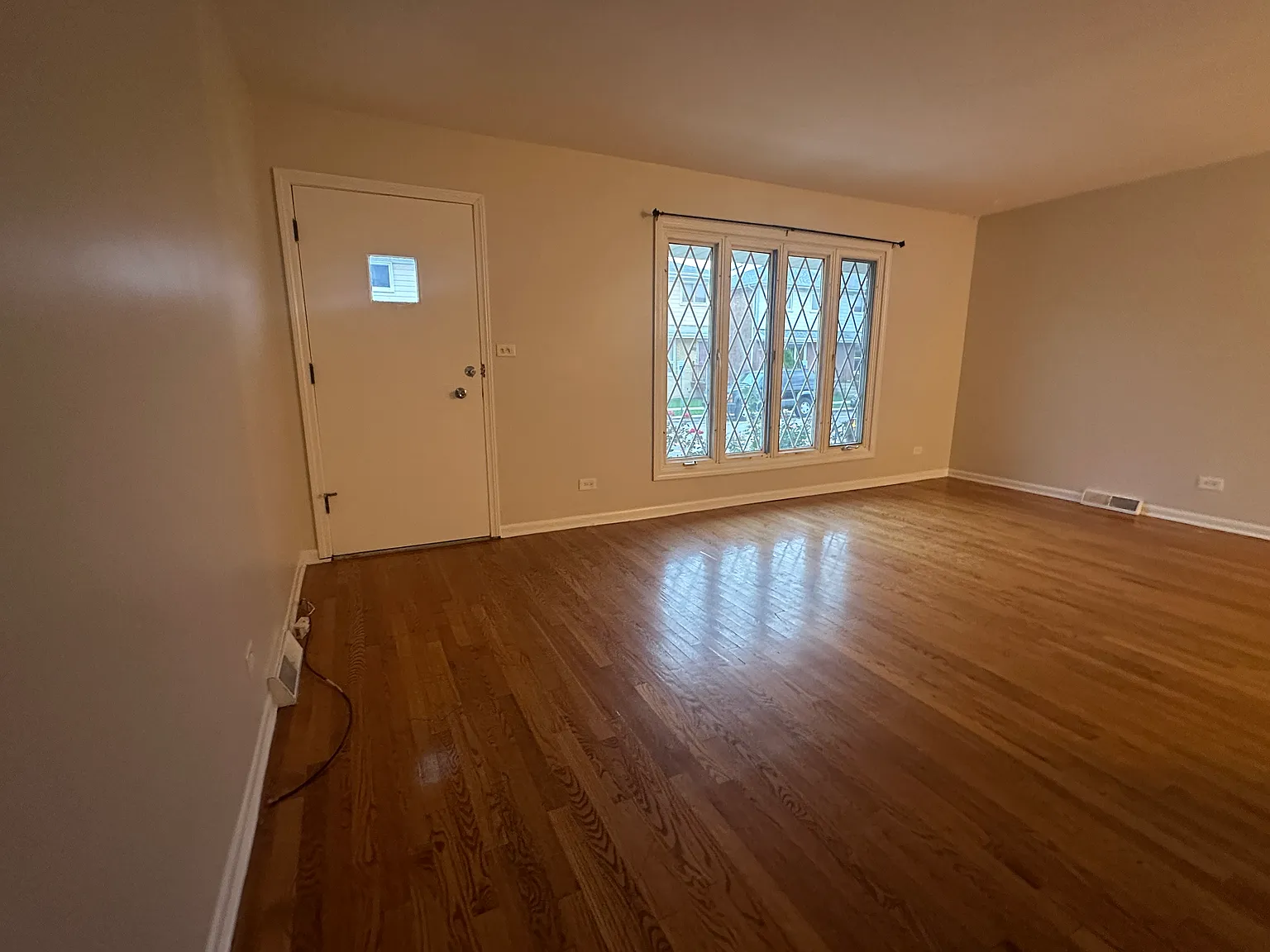 3 bed, 1.5 bath, 1188 sqft, $1,995 — Photo 1
