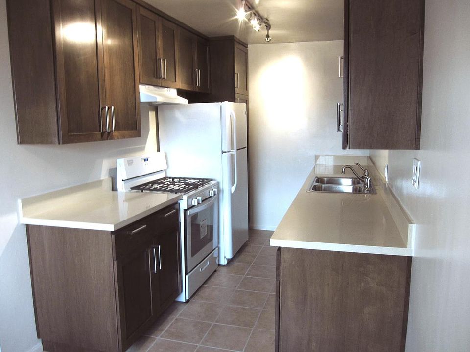 1st image of 1014 N Oxford Ave APT 9