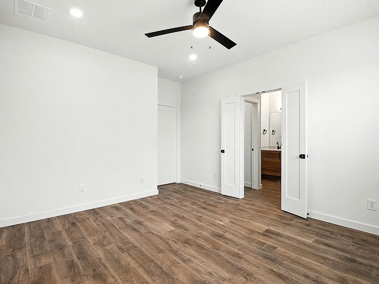 3B | 3 Bed / 2.5 Bath - Master Bathroom