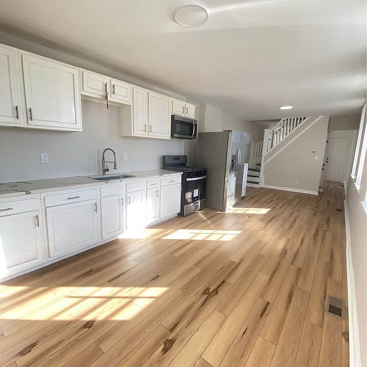 1st image of 400 N Bradford St