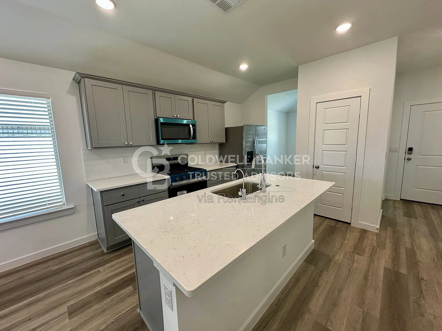 3 bed, 2.0 bath, 1329 sqft, $1,700 — Photo 4