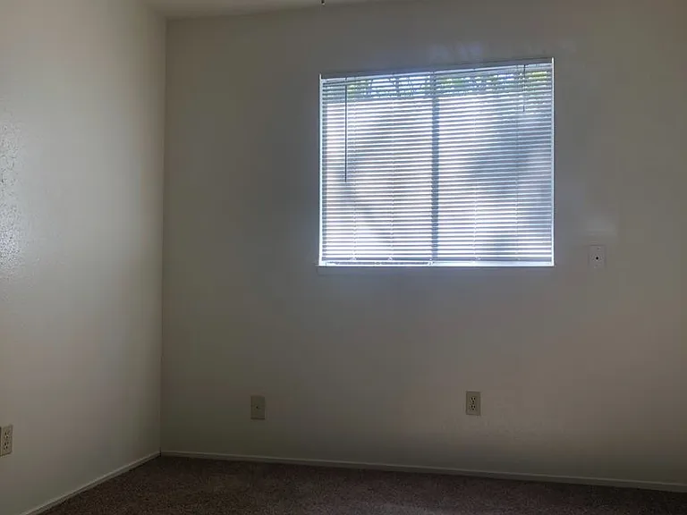 La Vista Apartments — Photo 23