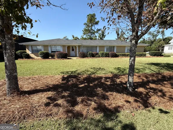 21 Pine St, Hazlehurst, GA 31539