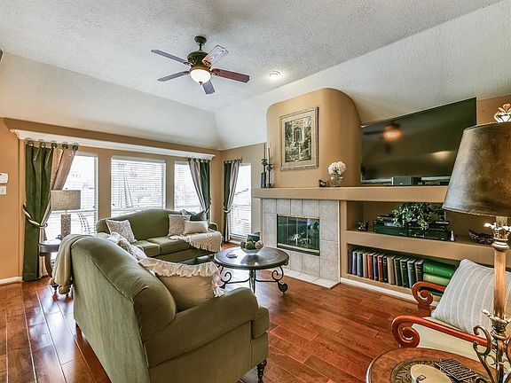 4th image of 1814 Sandy Lake Dr