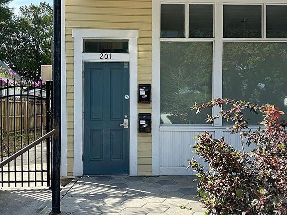 2nd image of 1001 E Columbus Dr #201