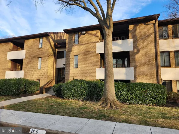 521 Florida Ave APT 102, Herndon, VA 20170