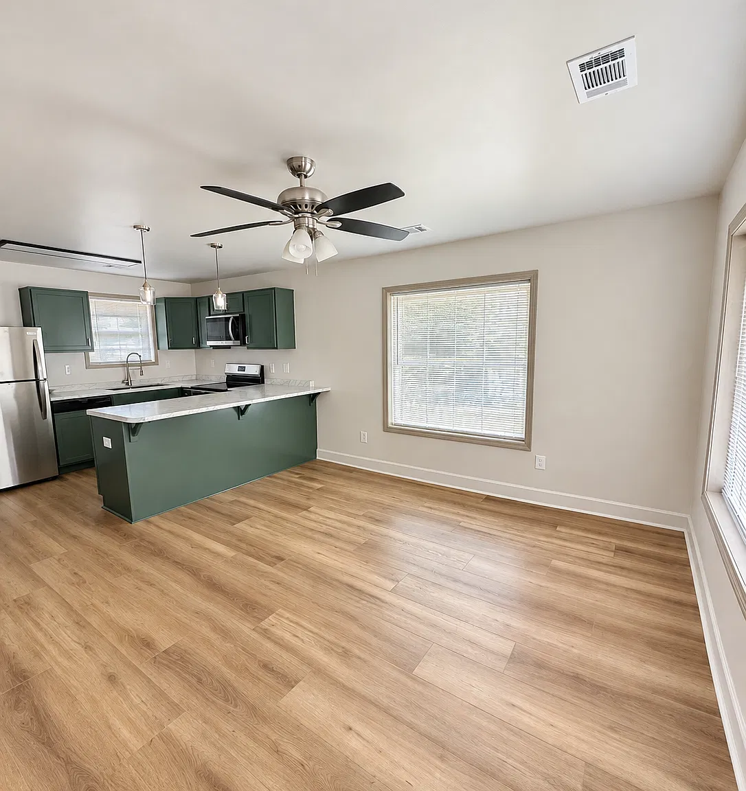 2 bed, 725 sqft, $1,100 — Photo 3