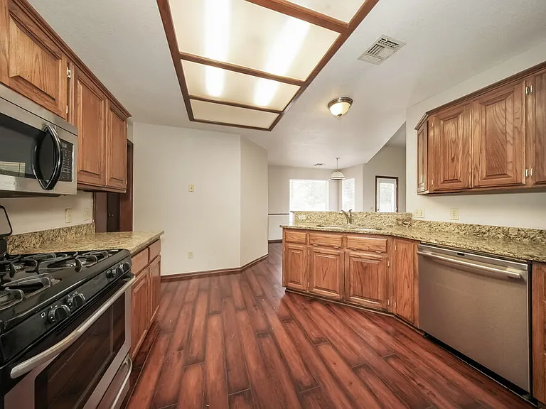 329 Ridge Bluff Dr — Photo 8
