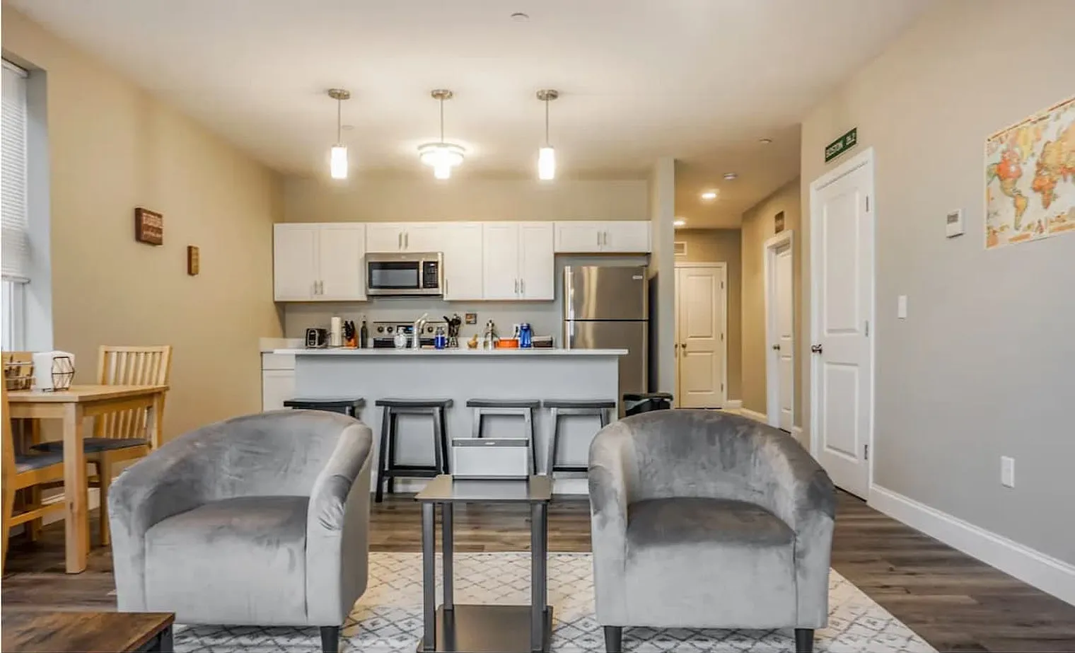 1 bed, 1.0 bath, 678 sqft, $4,250 — Photo 2