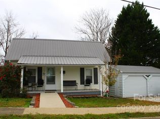 411 Spruce St SW, Lenoir, NC 28645