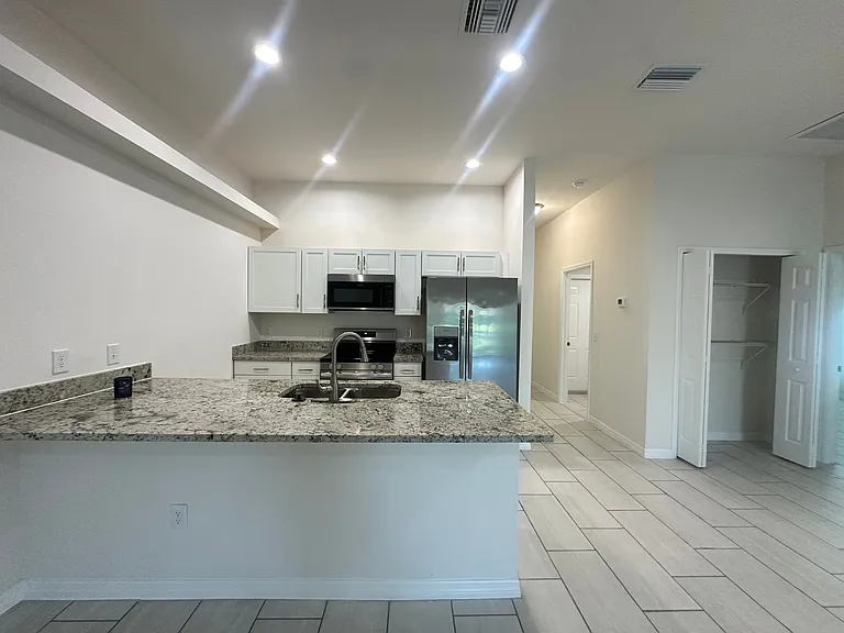 3305 SW 15th Pl #3305 — Photo 17