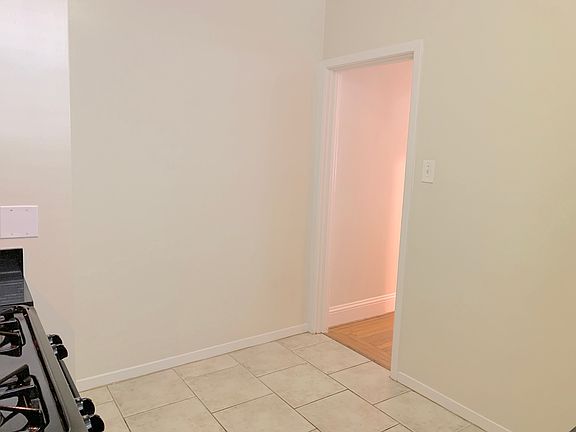 4th image of 3015 Van Ness Ave APT 2