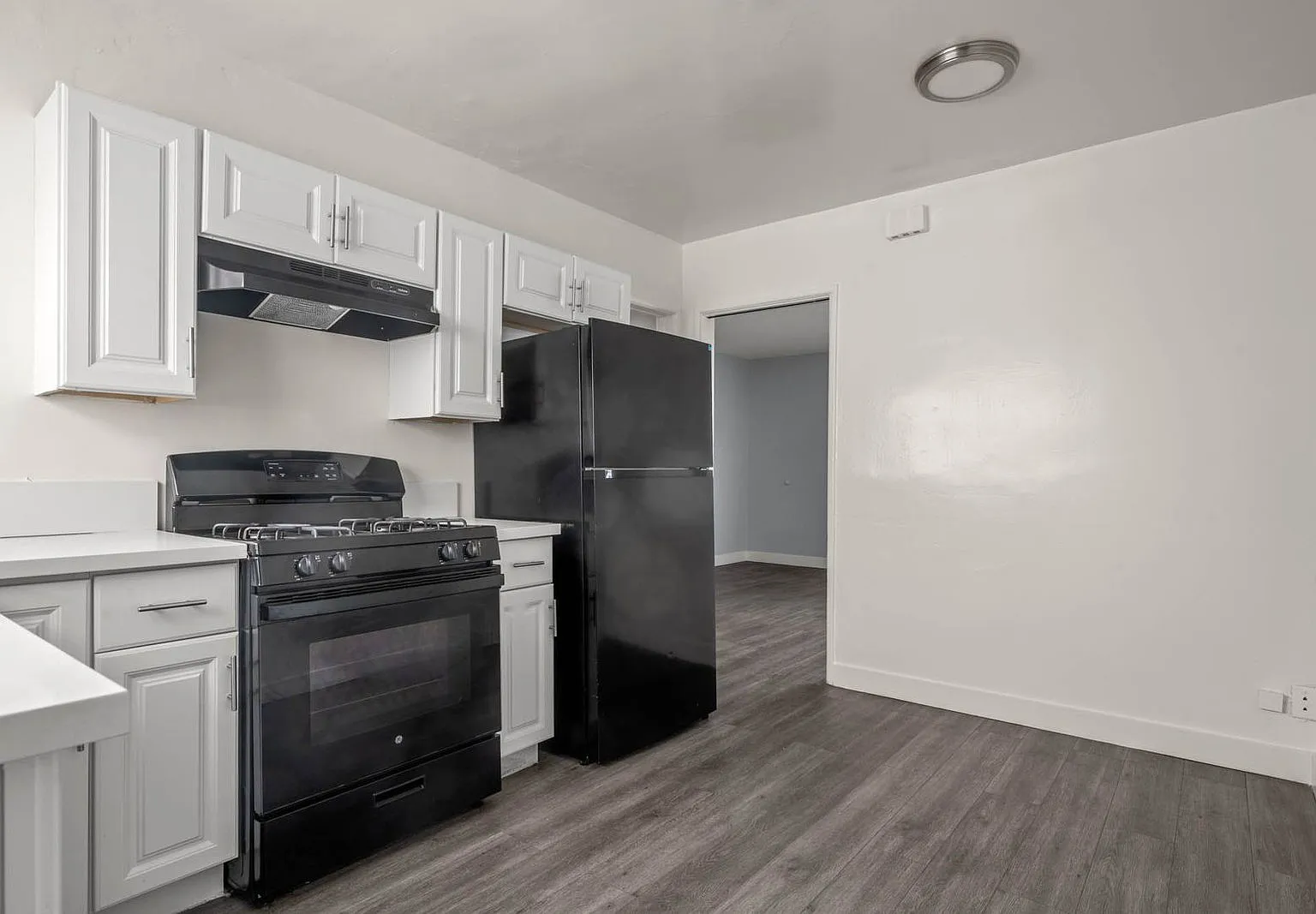 1 bed, 1.0 bath, 650 sqft, $1,472 — Photo 3