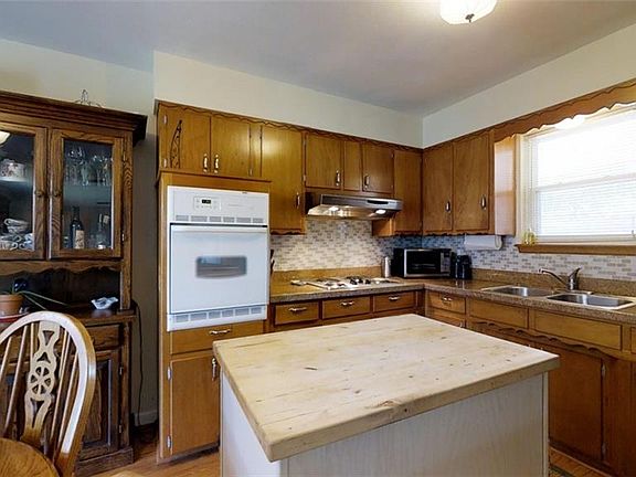 4th image of 813 Vickie Dr